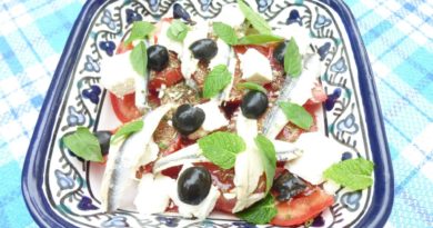 Petite salade fraiche tomate-feta-anchois
